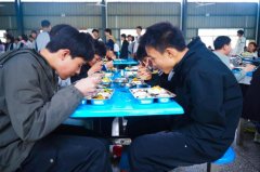 <b>安徽铜陵：正在食堂 安心正在舌尖</b>